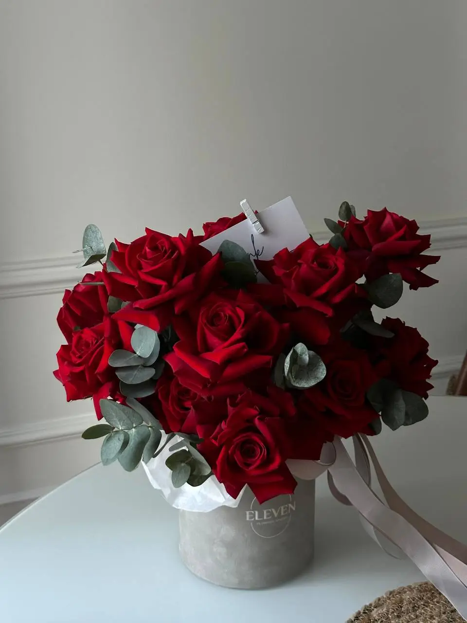 red roses box