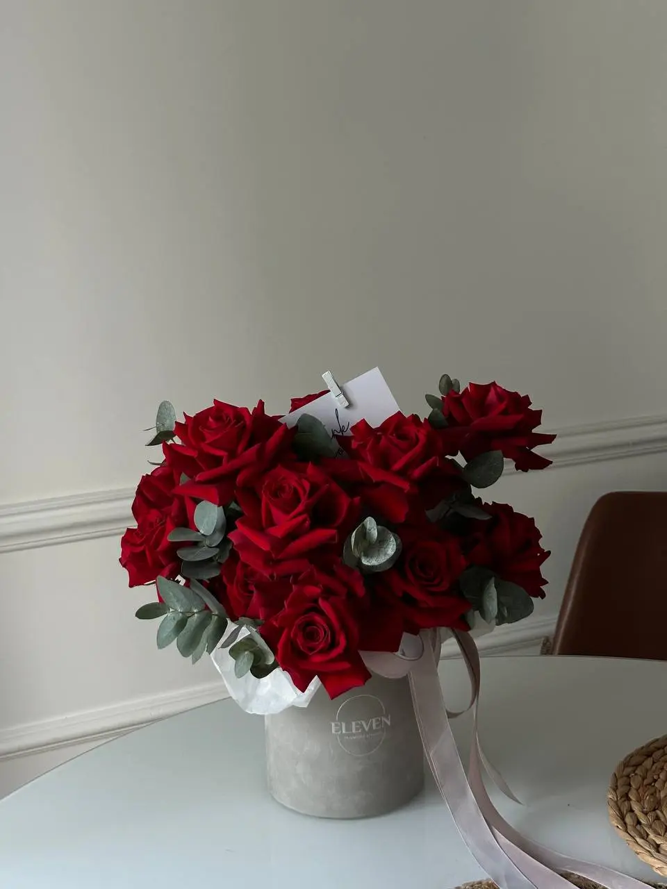 red roses box